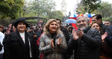 “Todo esto es extraordinario”: la intendente celebró la participación de la gente en la Acción Teatral Urbana
