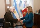 La intendente Fuentes recibió en el salón de acuerdos al fray Eduardo Zatti