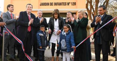 El Gobernador Zamora inauguró el nuevo edificio del jardín de Infantes de Vinará