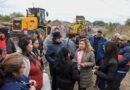 La intendente Fuentes inspeccionó los trabajos de apertura de la calle Andrés Chazarreta y anunció la construcción de una plaza