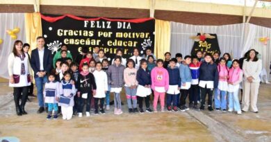 El intendente Víctor Araujo participó del acto Día del Maestro en San Ramón