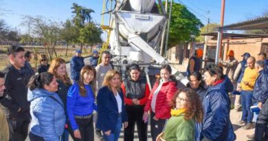 Fuentes supervisó colocación de luminarias en el Barrio Campo Contreras