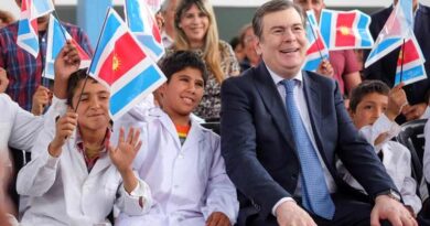 Zamora inauguró obras educativas y entregó viviendas sociales en Silípica
