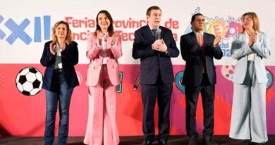 Fuentes celebró la innovación de los jardines de la Capital en la Feria de Ciencia y Tecnología