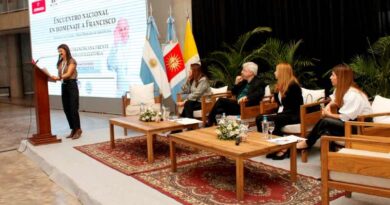 Catedráticos y magistrados comenzaron a reflexionar sobre el legado del Papa Francisco
