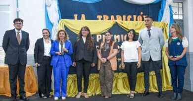 La intendente Fuentes recibió el premio Francisco 2025 que destaca el trabajo en la comunidad