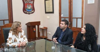 La intendente Fuentes recibió en el salón de acuerdos a directivos de la Casa de la Cultura Árabe