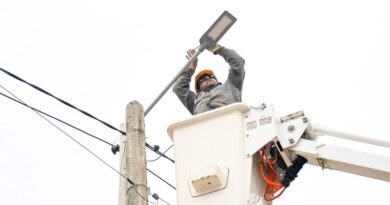 La Municipalidad continúa con su programa de mantenimiento del alumbrado en los barrios General Paz, Borges y Campo Contreras