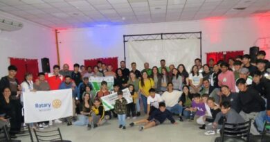 Charla sobre adicciones en el Club Independiente de Fernández