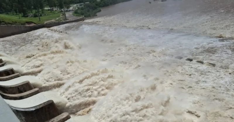Crecida del Río Dulce: aumentó la erogación del Dique y volvió al estado de Alerta Naranja Crecida del Río Dulce: aumentó la erogación del Dique y volvió al estado de Alerta Naranja