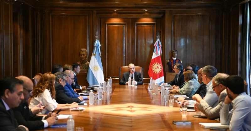 El gobernador Elías Suárez encabezó una reunión de trabajo en Casa de Gobierno