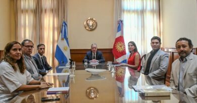 Suárez se reunió con autoridades de Educación y celebró la exitosa convocatoria de “Santiago Crece con Vos”