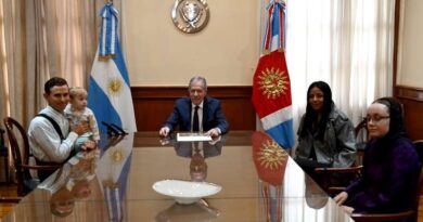 El gobernador Elías Suárez recibió a integrantes de la comunidad Menonita