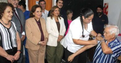 La intendente Fuentes y la ministra Nassif lanzaron la vacunación antigripal para los centros de jubilados de la ciudad