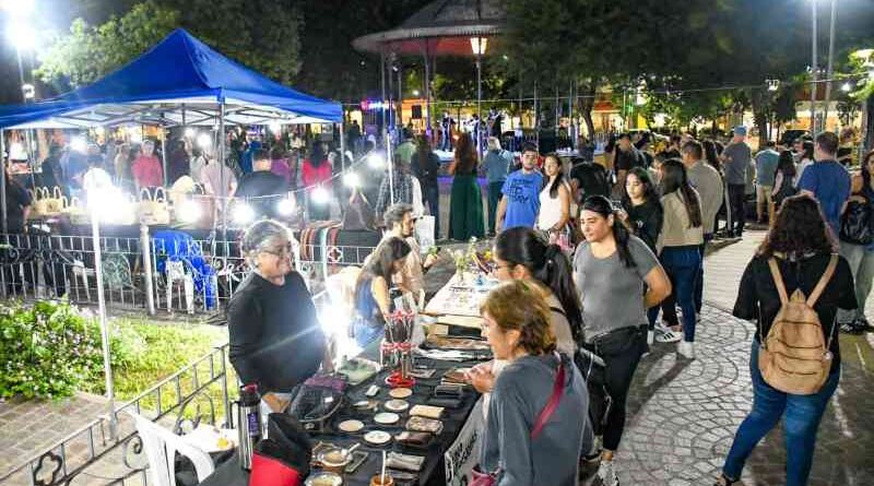 La Municipalidad conmemoró el Día del Artesano con una feria y exposición en la plaza Libertad La Municipalidad conmemoró el Día del Artesano con una feria y exposición en la plaza Libertad