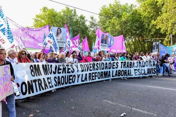 Miles de mujeres marcharon en todo el país por el 8M