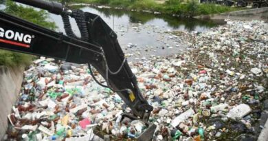 La Municipalidad retiró varias toneladas de residuos domiciliarios desde dentro del Desagüe Principal Sur