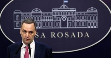 Nuevos involucrados en el escándalo de los vuelos: Paulón señala más esposas invitadas