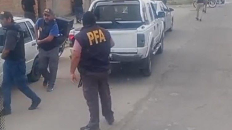 Otra vez el B° Sarmiento: gran despliegue de la policía Federal en operativo antidrogas