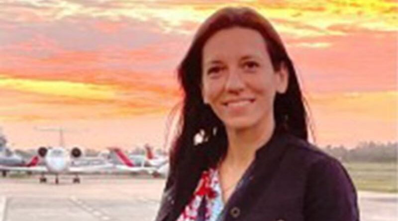 La empleada del broker afirmó que el periodista amigo de Adorni pagó los vuelos a Punta del Este y pidió no facturarlos