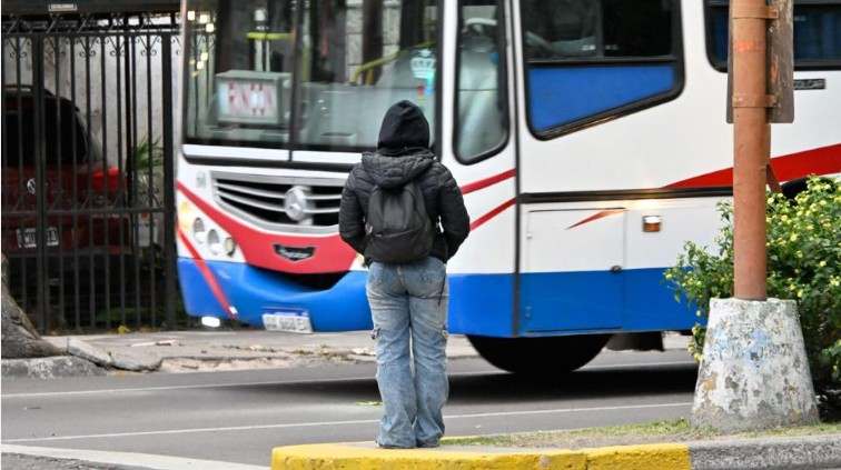 Paro total de UTA deja sin servicio de colectivos a los santiagueños