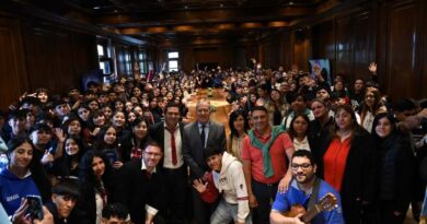 El Gobernador recibió a más de 300 alumnos del interior en Casa de Gobierno