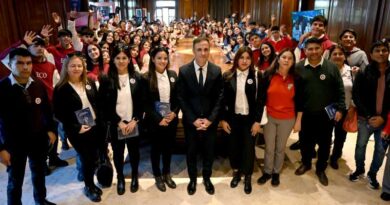 Alumnos de Loreto y Añatuya visitaron Casa de Gobierno