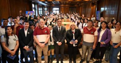Araujo recibió a alumnos del interior en la Casa de Gobierno