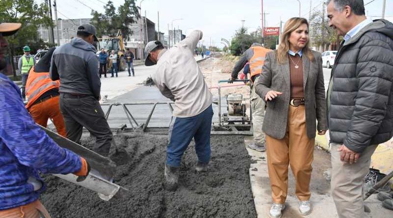 La intendente Fuentes supervisó los trabajos de la última etapa de la repavimentación de la Av. Colón