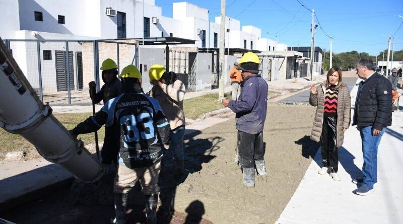 La intendente Fuentes destacó el avance de la pavimentación de las 23 cuadras en el barrio La Costa