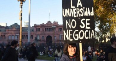 Aulas en rojo y fuga de docentes: la cruda radiografía detrás de la multitudinaria marcha universitaria