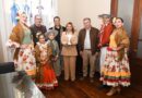 La intendente Fuentes recibió en el salón de acuerdos al  ballet folclórico Jorge Newbery