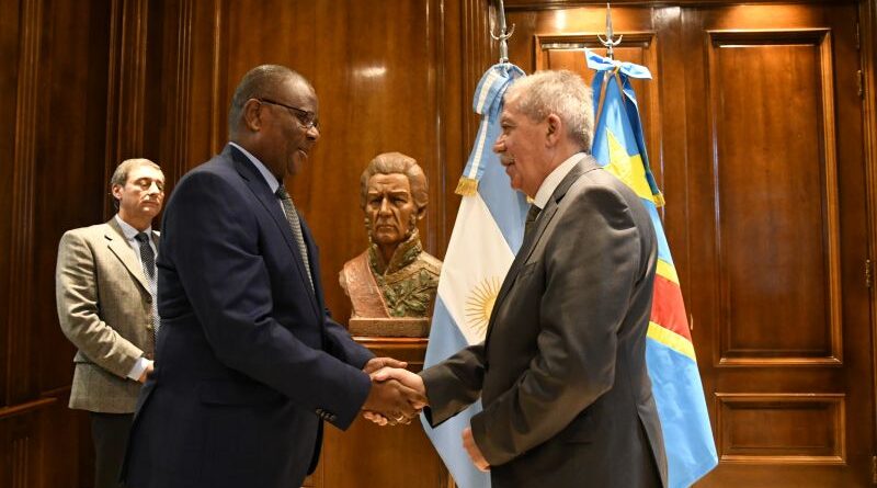 El Gobernador Suárez recibió la Visita protocolar del Embajador de la Republica Democrática de Congo