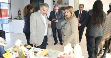 La intendente Fuentes visitó el Mercado Artesanal Municipal del parque Norte