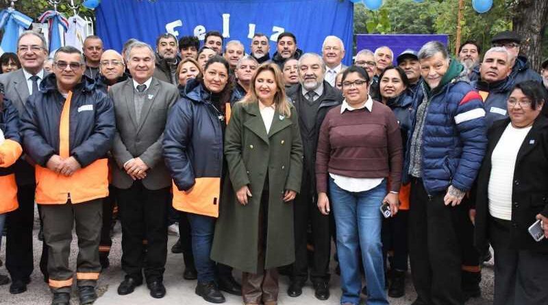 La intendente Fuentes destacó el compromiso del personal de Defensa Civil al cumplir un nuevo aniversario de su creación