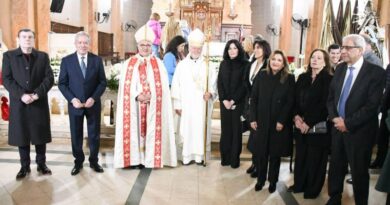 La intendente Fuentes asistió a la misa de entronización de San Charbel Makhlouf en la Catedral Basílica