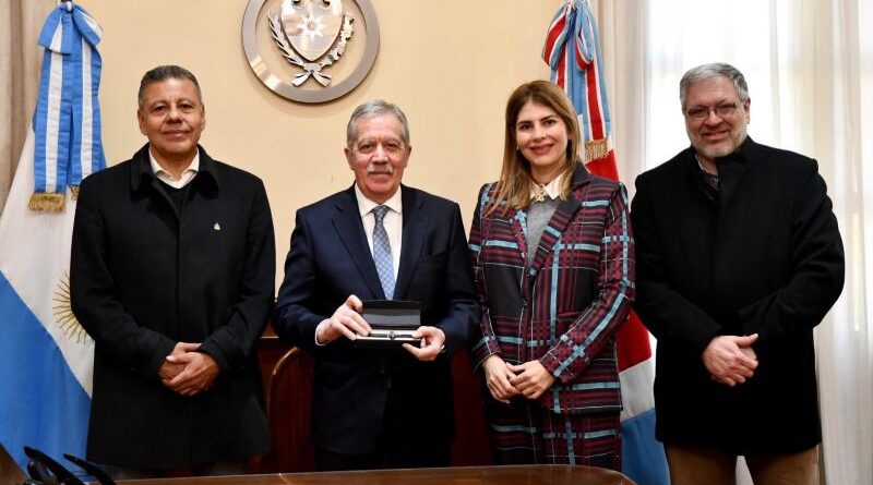 El Gobernador recibió a las nuevas autoridades del Colegio de Arquitectos El Gobernador recibió a las nuevas autoridades del Colegio de Arquitectos