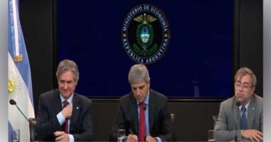 Caputo presentó su plan para pagar deudas hasta 2027: “Salir a los mercados es una opción más, no un objetivo”