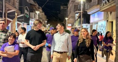La Libertad Avanza cerró su campaña con una caminata por el centro y el respaldo de referentes nacionales