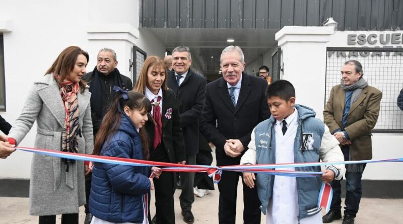 El Gobernador Elías Suárez inauguró obras educativas en La Banda