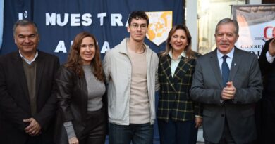 El gobernador Elías Suárez en la apertura de la 1° Muestra Anual “El arte no se explica, se siente”