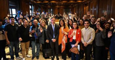 Alumnos de 7 departamentos del interior visitaron la Casa de Gobierno