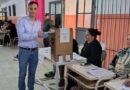 Víctor Araujo emitió su voto en Fernández y destacó la normalidad del acto eleccionario