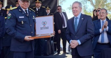 La policía celebró su día con un desfile en el Parque Aguirre