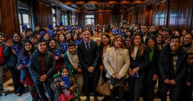 Alumnos de Loreto y Fernández visitaron la Casa de Gobierno