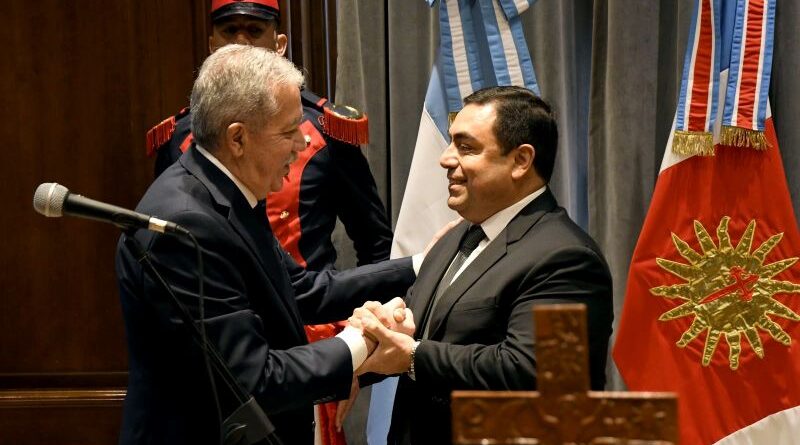 El gobernador Elias Suarez tomó juramento al nuevo ministro de Economía CPN Jorge Gustavo Murad