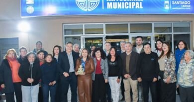 La intendente Fuentes y el ministro Machado estuvieron presentes en el tercer aniversario del Mercado Artesanal Municipal