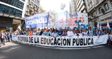 Universitarios rechazaron la paritaria que ofreció el Gobierno y anunciaron un paro para el miércoles