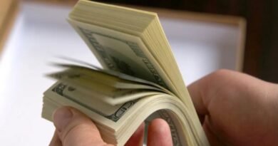Le roban U$S2.000 y $230.000: apuntó contra la empleada