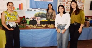 La intendente Yanina Iturre acompañó la muestra anual del Colegio Agrotécnico Madre Tierra